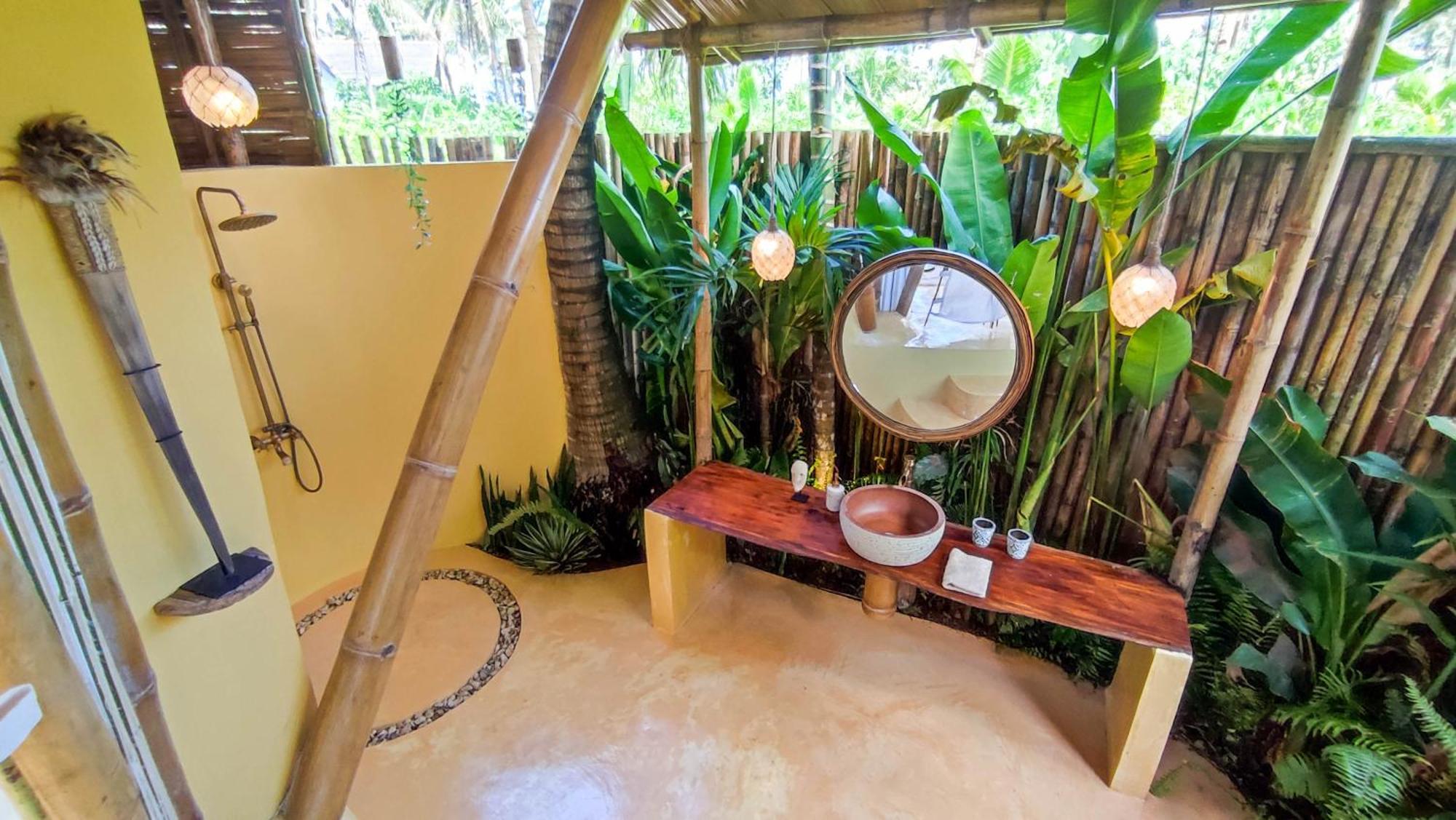 The Bamboo Houses - Tropical Garden & Empty Beach General Luna  Eksteriør bilde